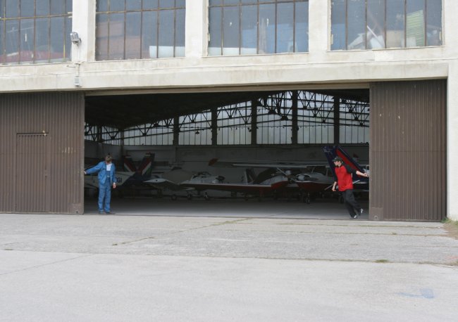 hangar.jpg